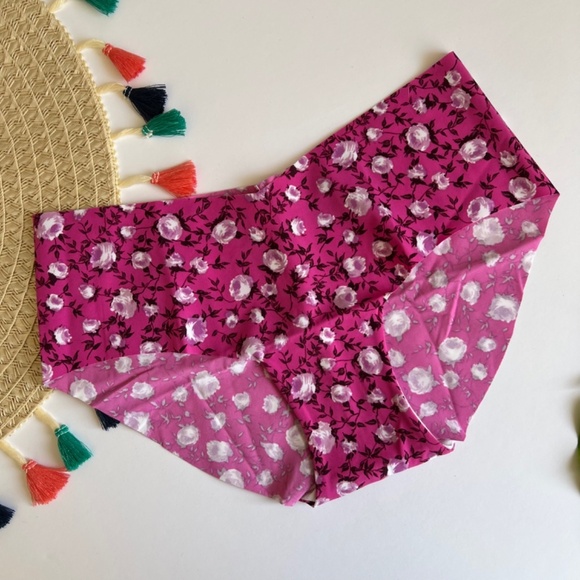 Victoria’s Secret No Show Hiphugger Panty Pink Roses Medium NEW - Picture 2 of 3